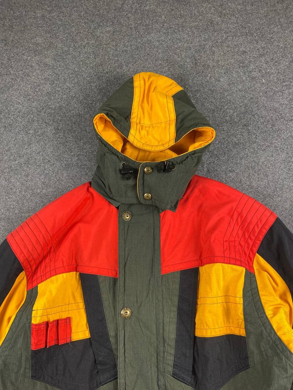 descente snow adventure multipocket jacket nice design