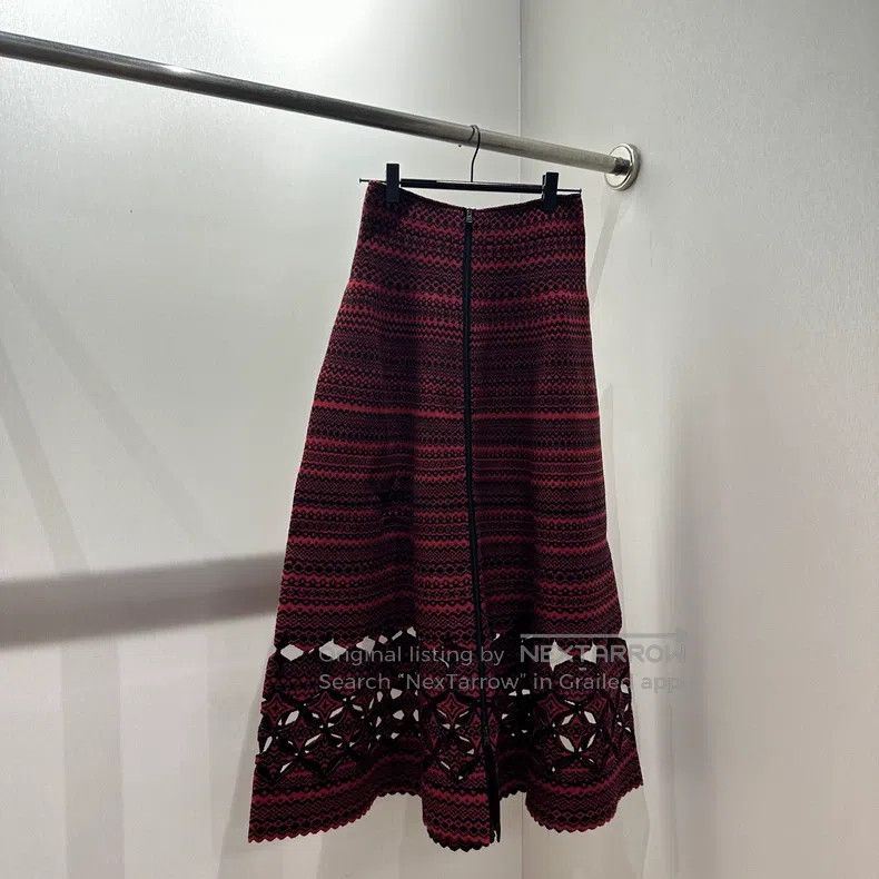 Fendi Fendi Cut-out zipper mid-length wool skirt Size 25" / US 0 / IT 36 - 1 Thumbnail
