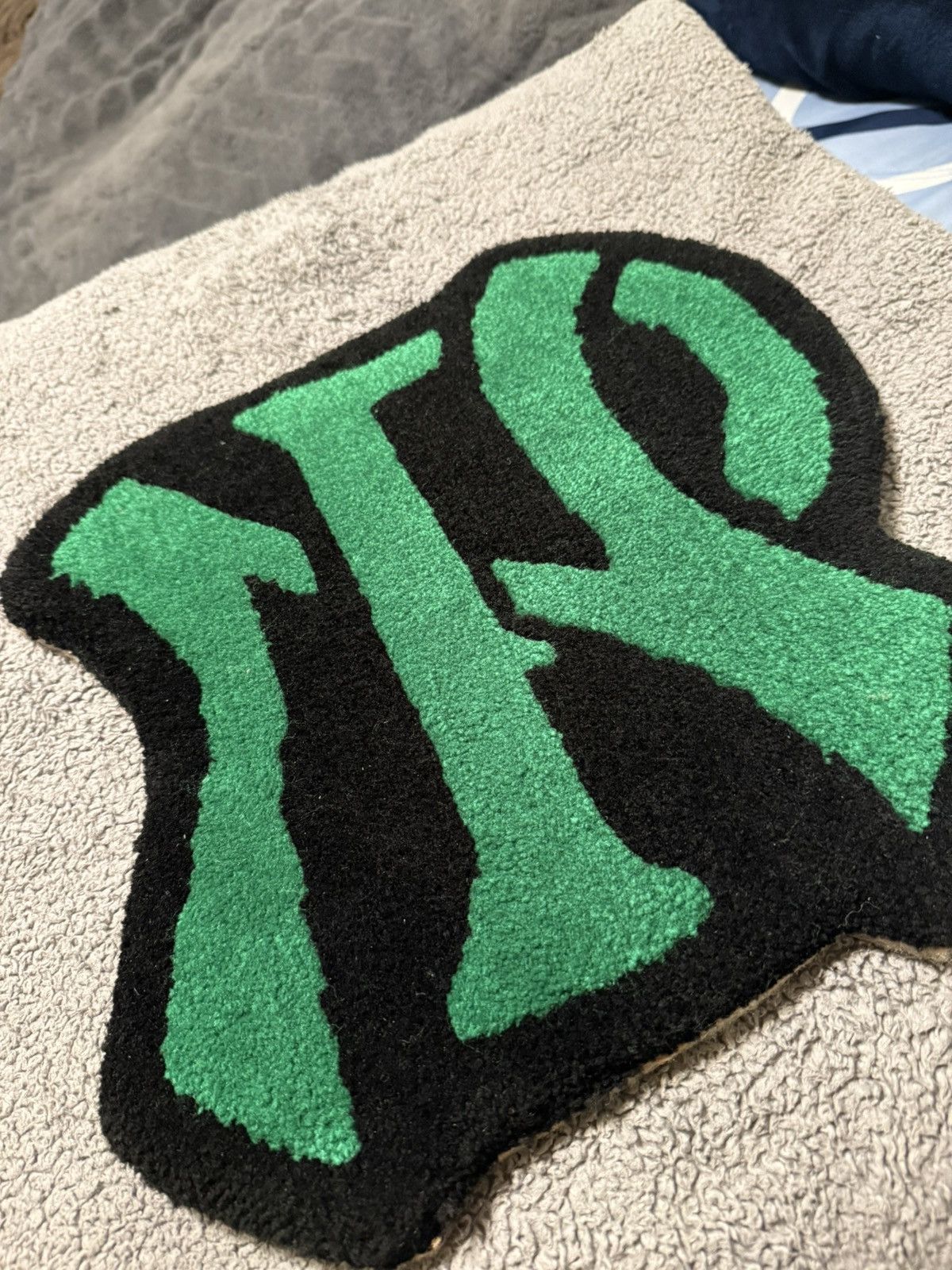 Other NOTHINGPERSONAL “NP” car rug Size ONE SIZE - 1 Preview