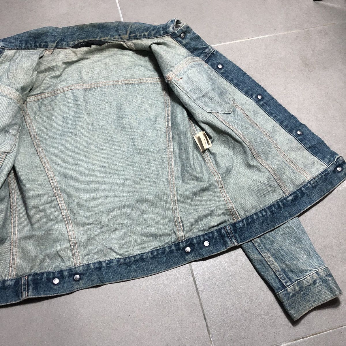 Marc Jacobs Vtg Marc Jacobs Wash Denim Trucker Jacket Size XS / US 0-2 / IT 36-38 - 7 Thumbnail