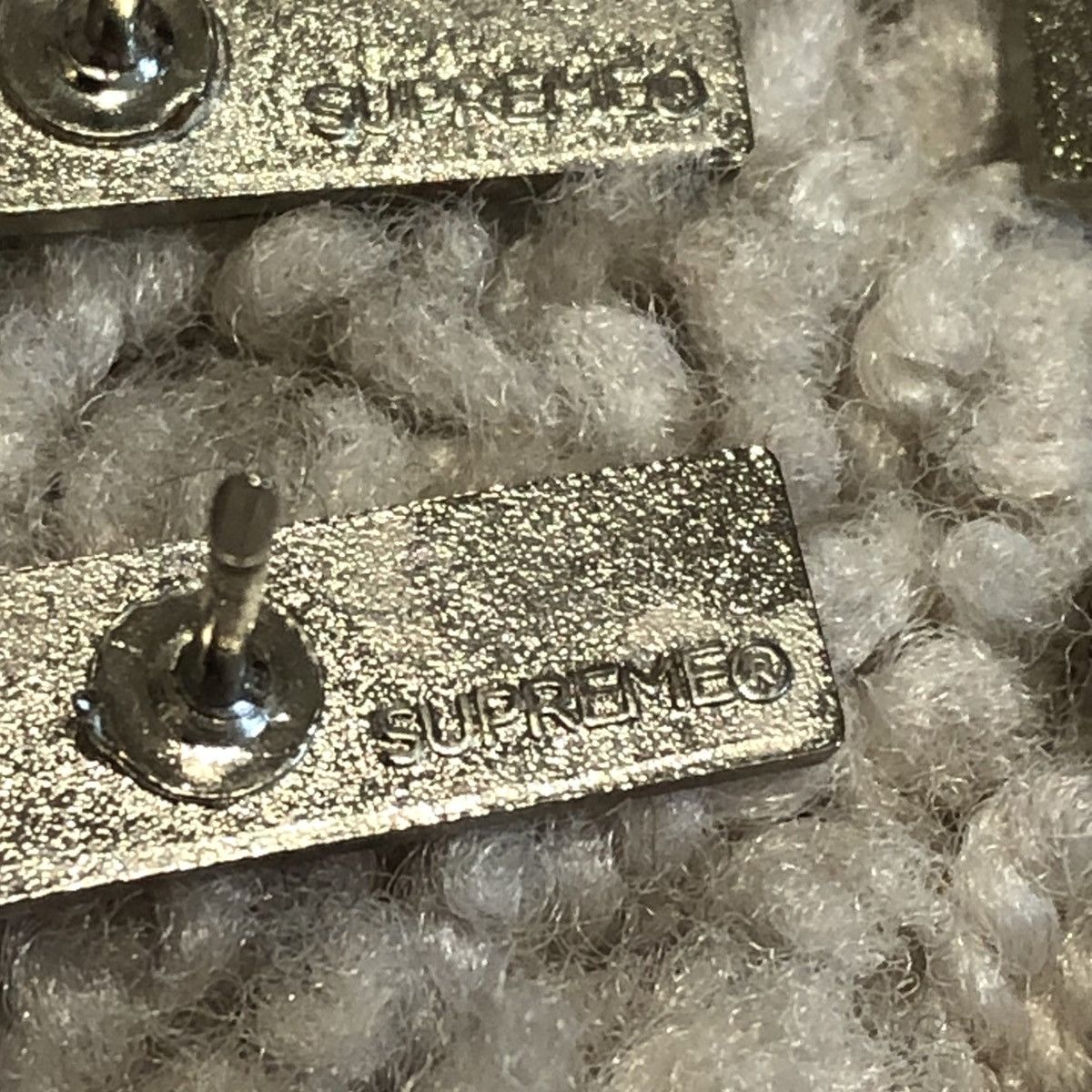 Supreme LAST DROP 1-800-Supreme Pin Set of 4 FW19 Size ONE SIZE - 2 Thumbnail