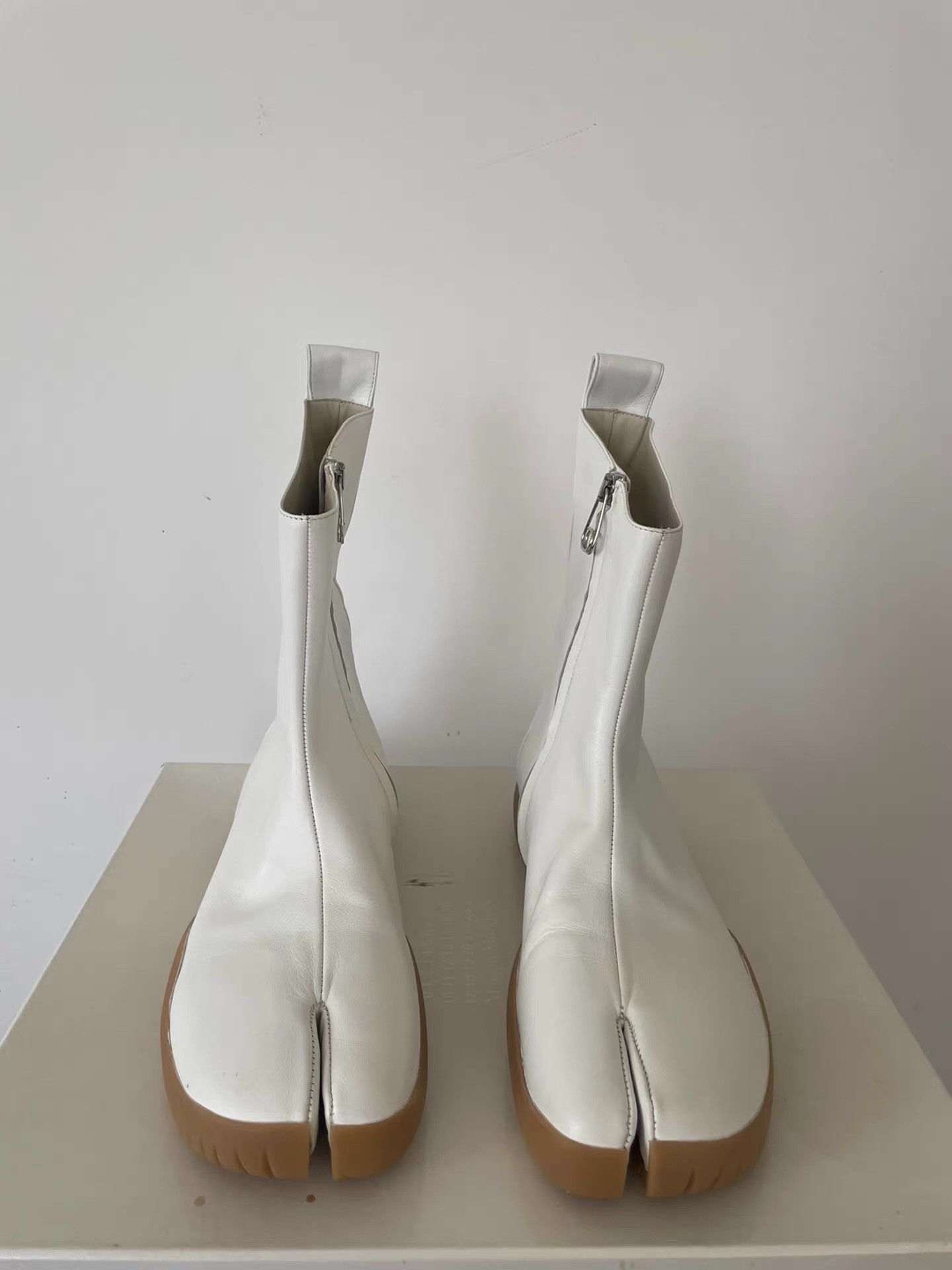 Maison Margiela Maison Margiela Men's Tabi Flat Boots Ｑ21 Size US 7 / EU 40 - 2 Thumbnail