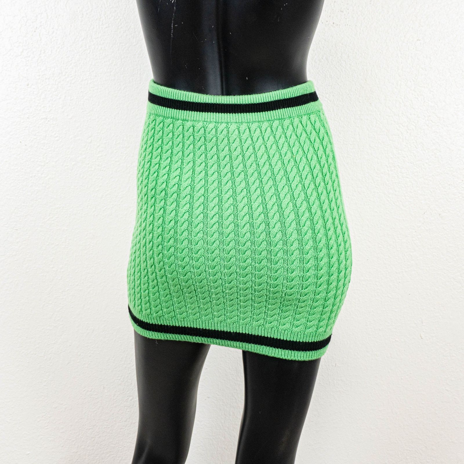 Alice + Olivia Alice + Olivia Ingrid Cable Knit Mini Skirt in Garden Green Size 25" / US 0 / IT 36 - 7 Thumbnail
