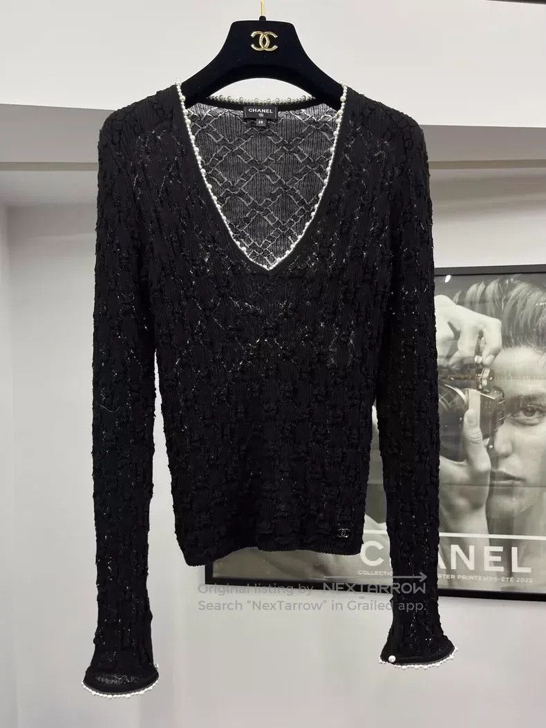 Chanel Chanel Black Pearl V-neck Knitwear Size XS / US 0-2 / IT 36-38 - 1 Thumbnail