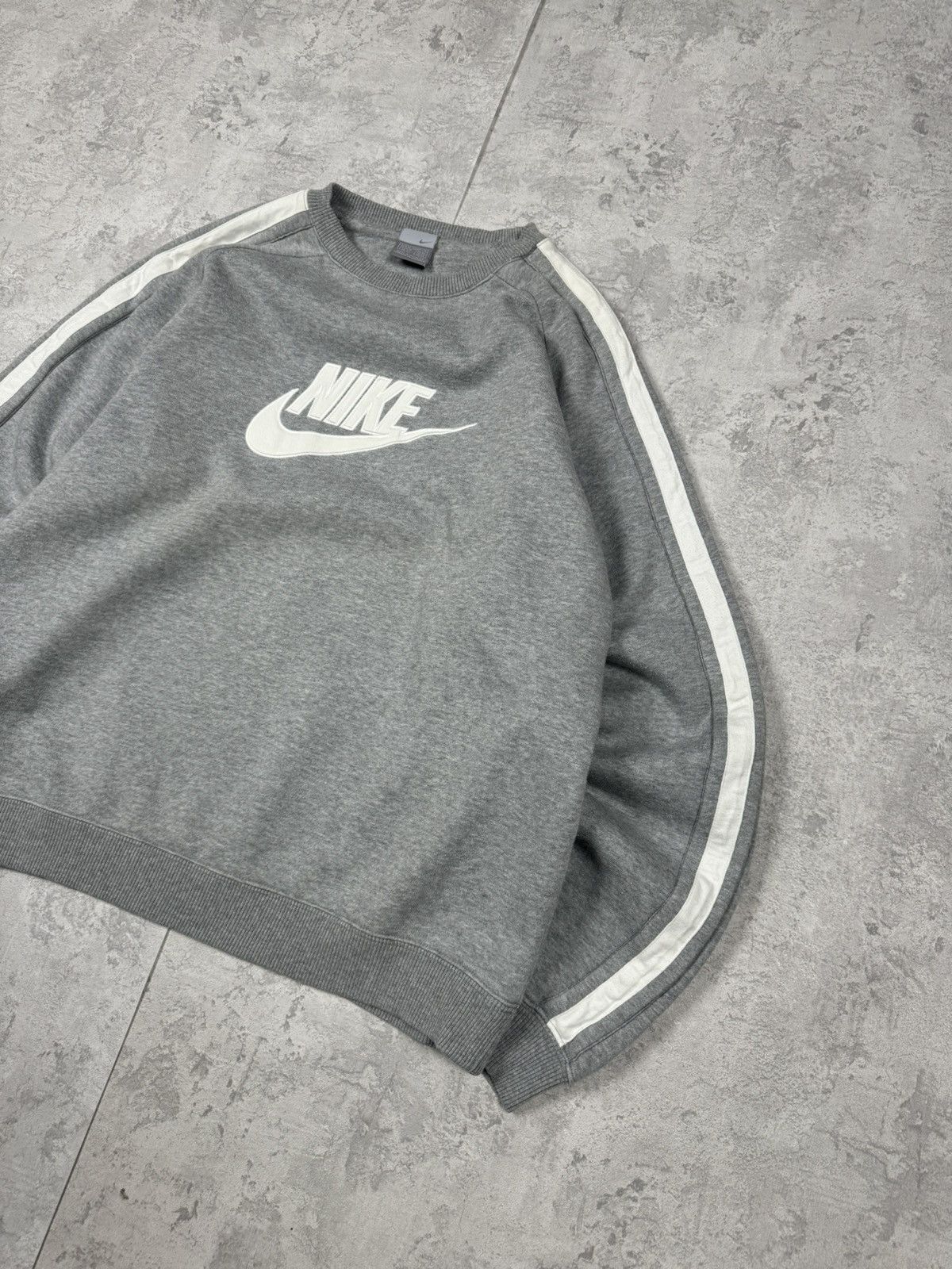 Nike Vintage Nike Y2K Sweatshirt Big Logo Size M Size US M / EU 48-50 / 2 - 3 Thumbnail