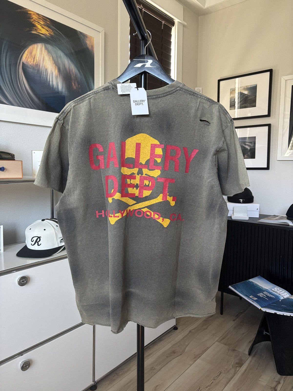 NEW | GALLERY DEPT | SKULL PIRATE DISTRESSED FADED LOGO TEE