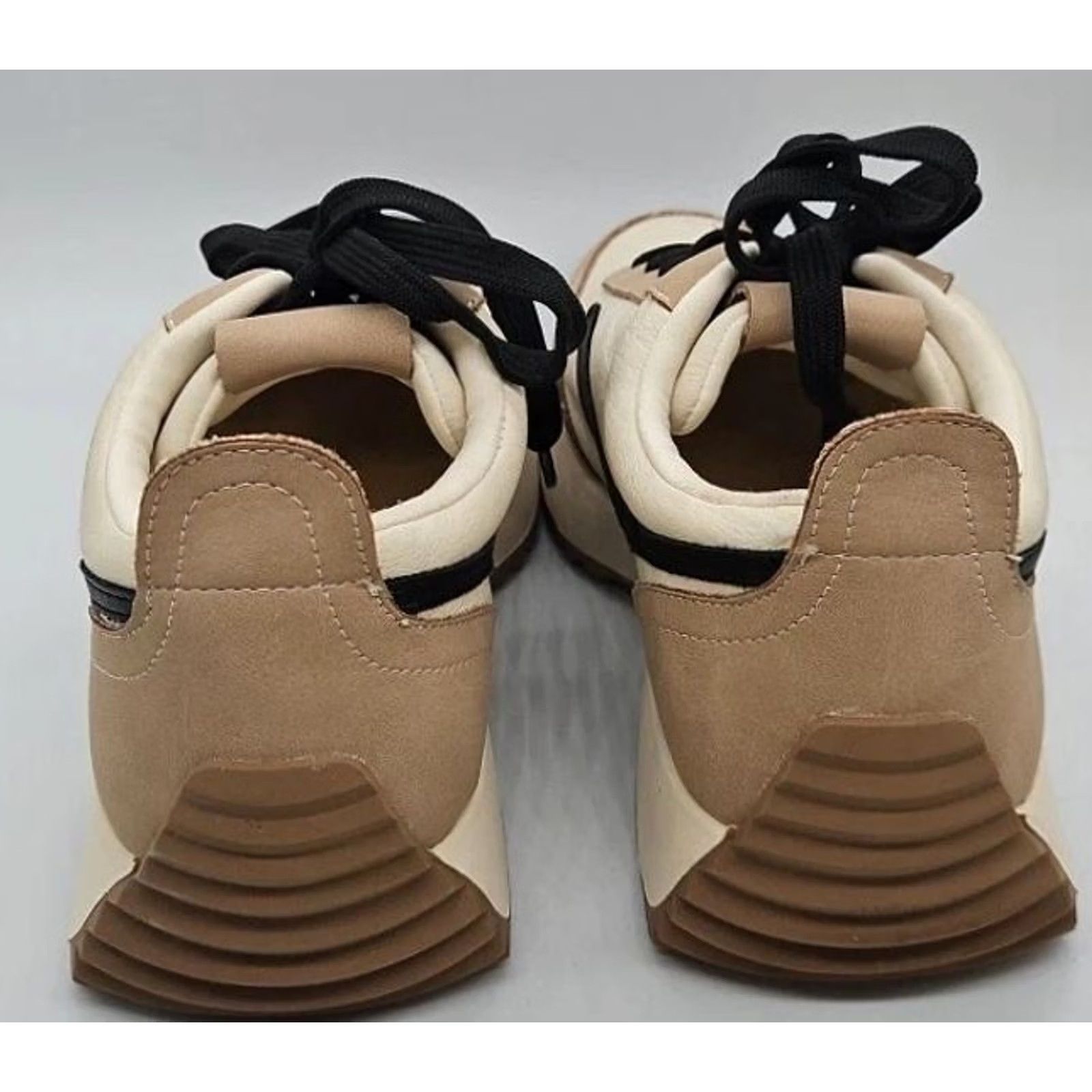 Dolce Vita VINTAGE Dolce Vita BYNX Platform Sneakers Women 6.5 Beige Tan Black Retro Trainer Sneaker Lace Up Platform Womens Size US 7 / IT 37 - 3 Thumbnail