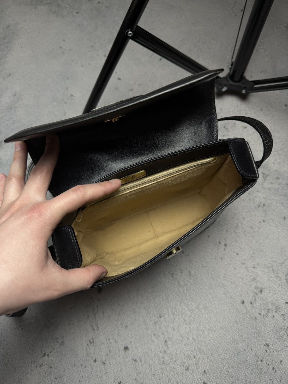 Etienne Aigner Vintage 90s Etienne Aigner Leather Crossbody Shoulders Bag Size ONE SIZE - 9 Thumbnail