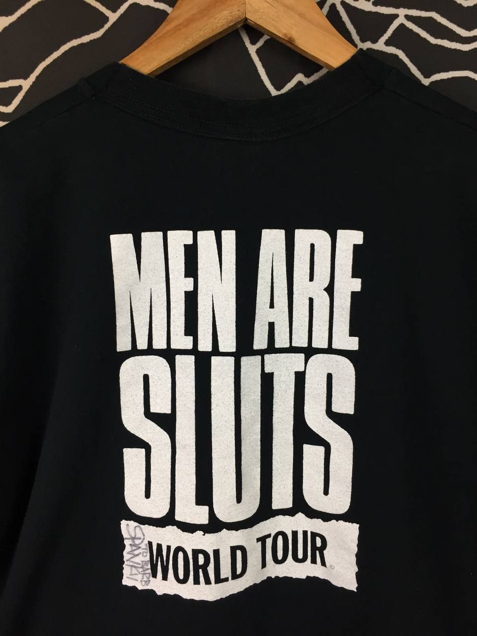 Vintage Vtg I've Been Spanked Men Are Sluts World Tour Novelty Tee Size US XL / EU 56 / 4 - 3 Thumbnail