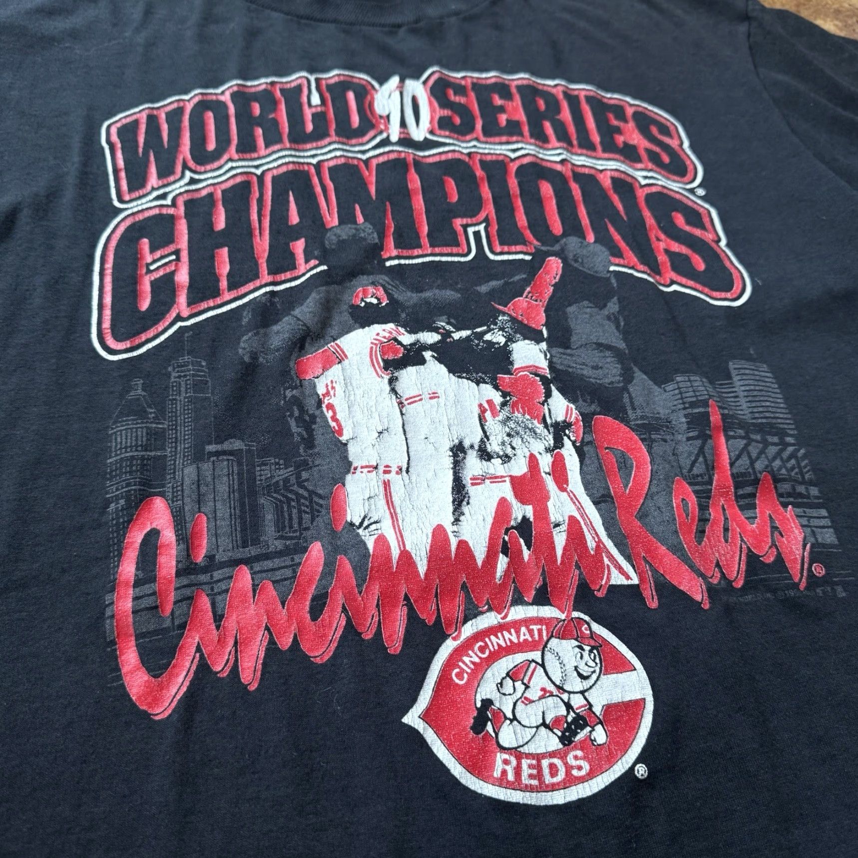 Logo 7 VINTAGE Cincinnati Reds 1990 World Series Champions T Shirt Logo 7 Size L Red Mens Short Sleeve Crew Neck Size US L / EU 52-54 / 3 - 2 Thumbnail