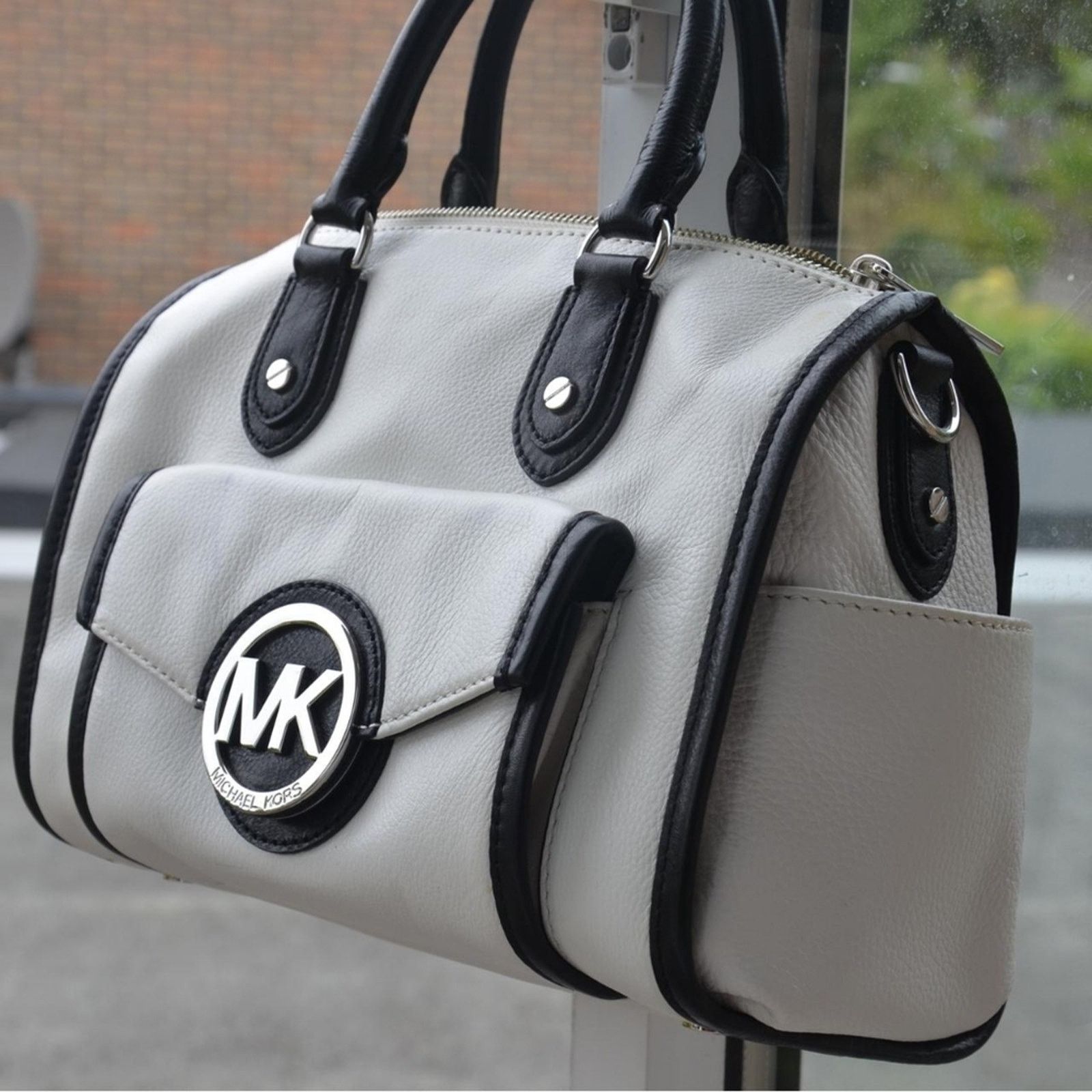 Michael Kors Michael Kors Margo Leather Satchel Two-Tone Black White Size ONE SIZE - 1 Thumbnail