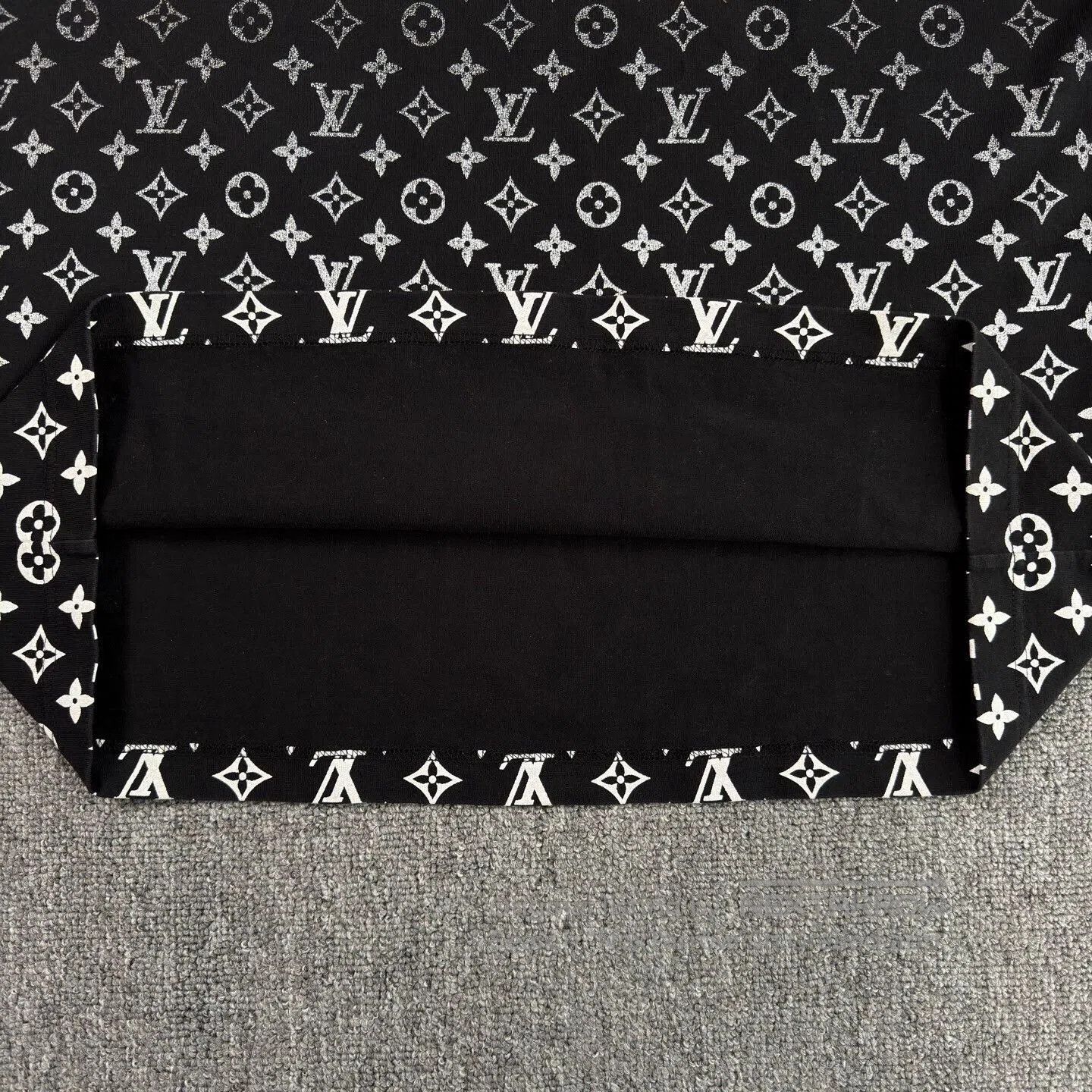 Louis Vuitton Black Gradient Logo Print Short Sleeve T-Shirt. Size US XL / EU 56 / 4 - 8 Thumbnail