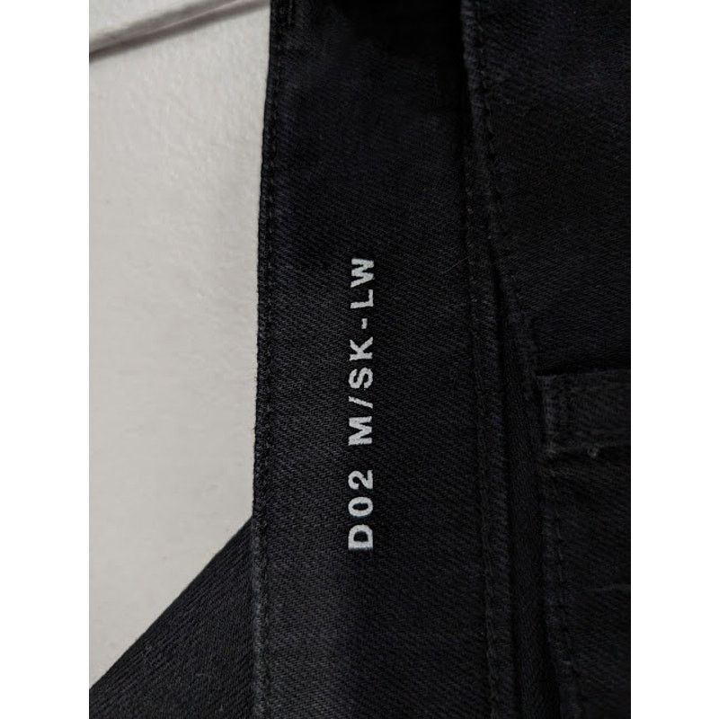 Saint Laurent Paris o1rshd1 SK 5P Low Wash Jeans in Worn Black Size US 27 - 17 Thumbnail