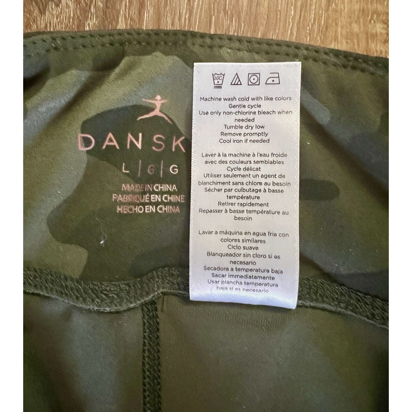 Other Danskin Ladies' High Rise Olive Green Camo Size L Legging Size 30" / US 8 / IT 44 - 7 Thumbnail