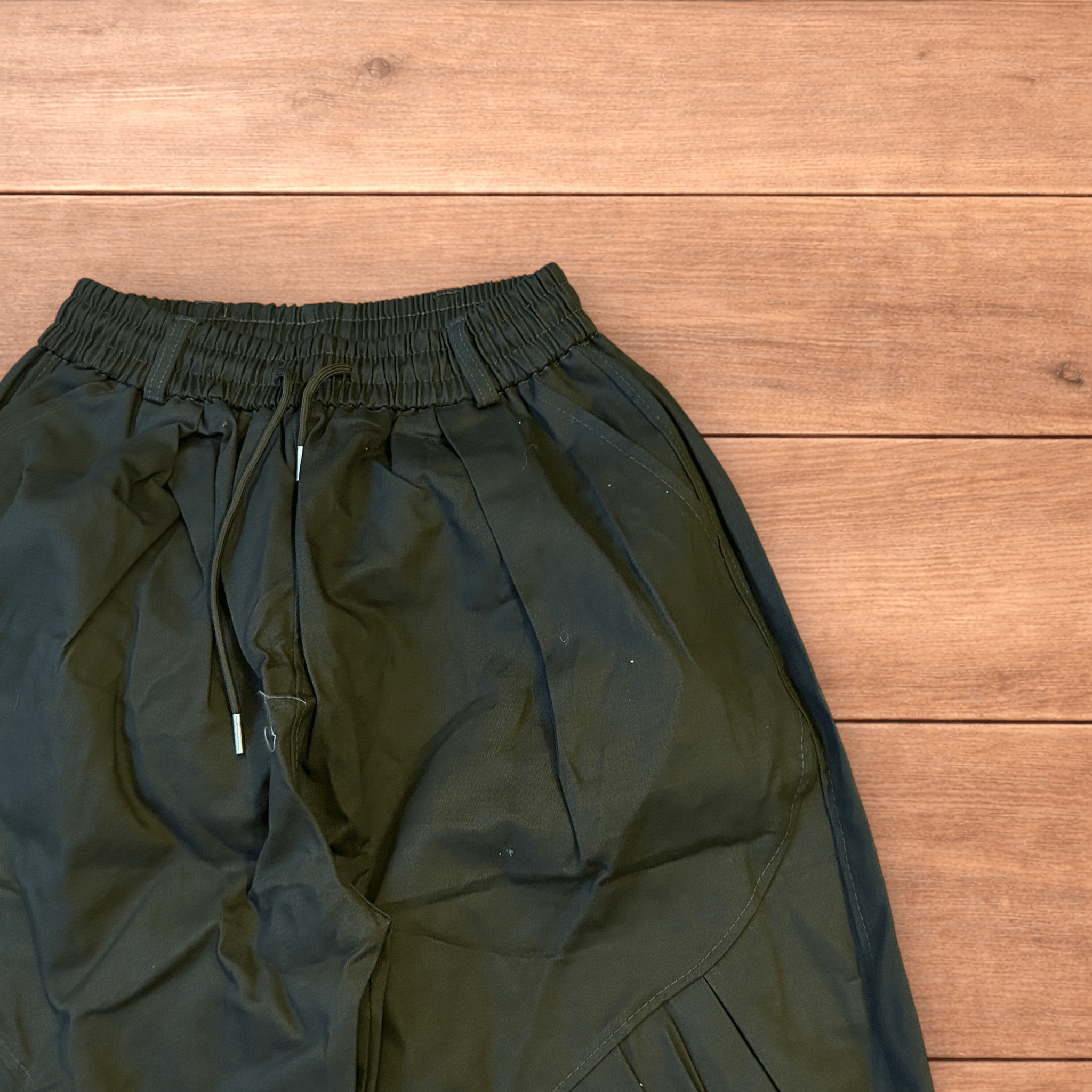 Japanese Brand Super baggy wide leg cargo trousers in khaki green. Size US 32 / EU 48 - 3 Thumbnail