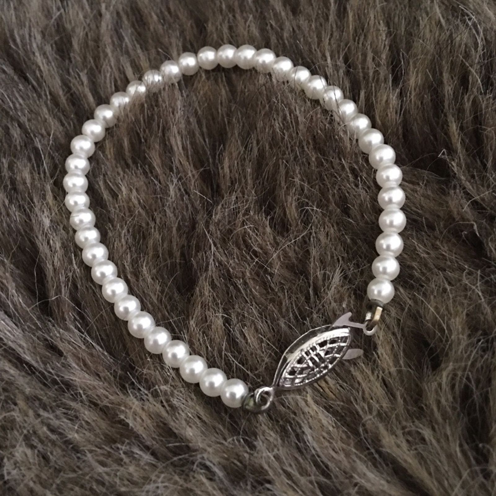 Vintage Vintage petite pearl silver tone clasp bracelet Size ONE SIZE - 5 Thumbnail