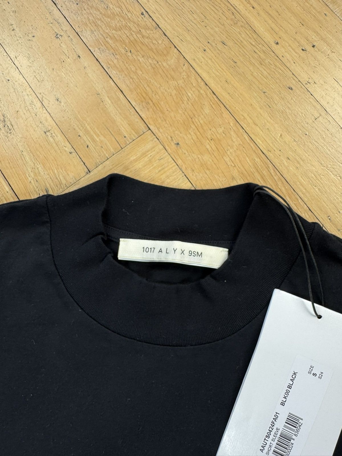 1017 ALYX 9SM 1017 ALYX 9SM REVERSE LOGO OVERSIZE T-SHIRT Size US S / EU 44-46 / 1 - 6 Thumbnail