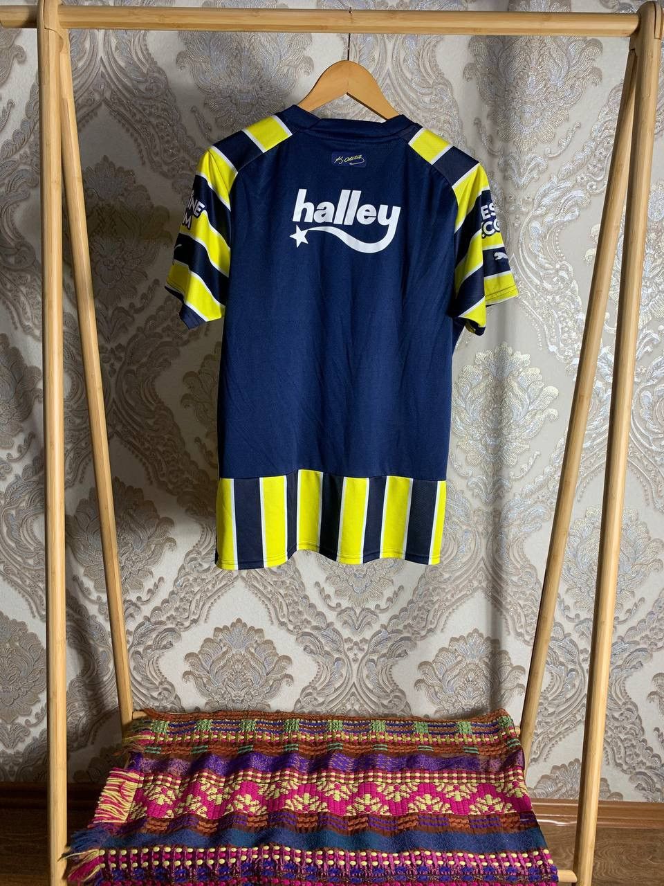 Puma VINTAGE PUMA FC FENERBAHCE TURKEY SOCCER JERSEY RETRO Y2K Size US M / EU 48-50 / 2 - 8 Thumbnail