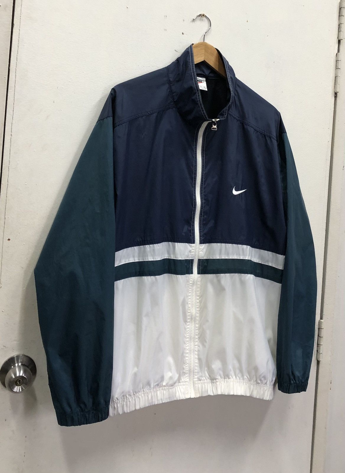 Nike VINTAGE 90S NIKE EMBROIDERY LOGO WINDBREAKER JACKET Size US L / EU 52-54 / 3 - 6 Thumbnail