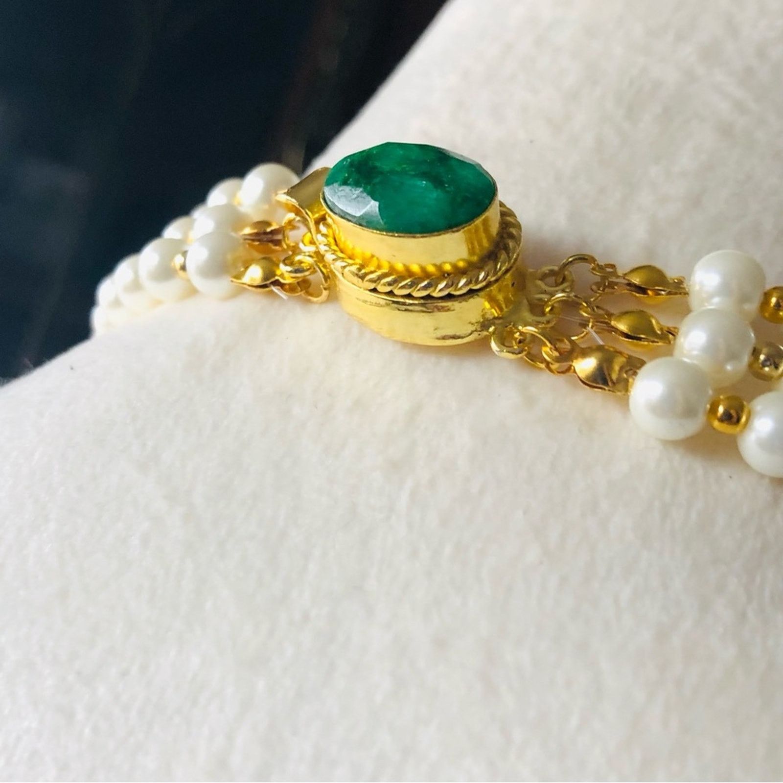 Handmade Handcrafted cream Pearl genuine emerald necklace Size ONE SIZE - 8 Thumbnail