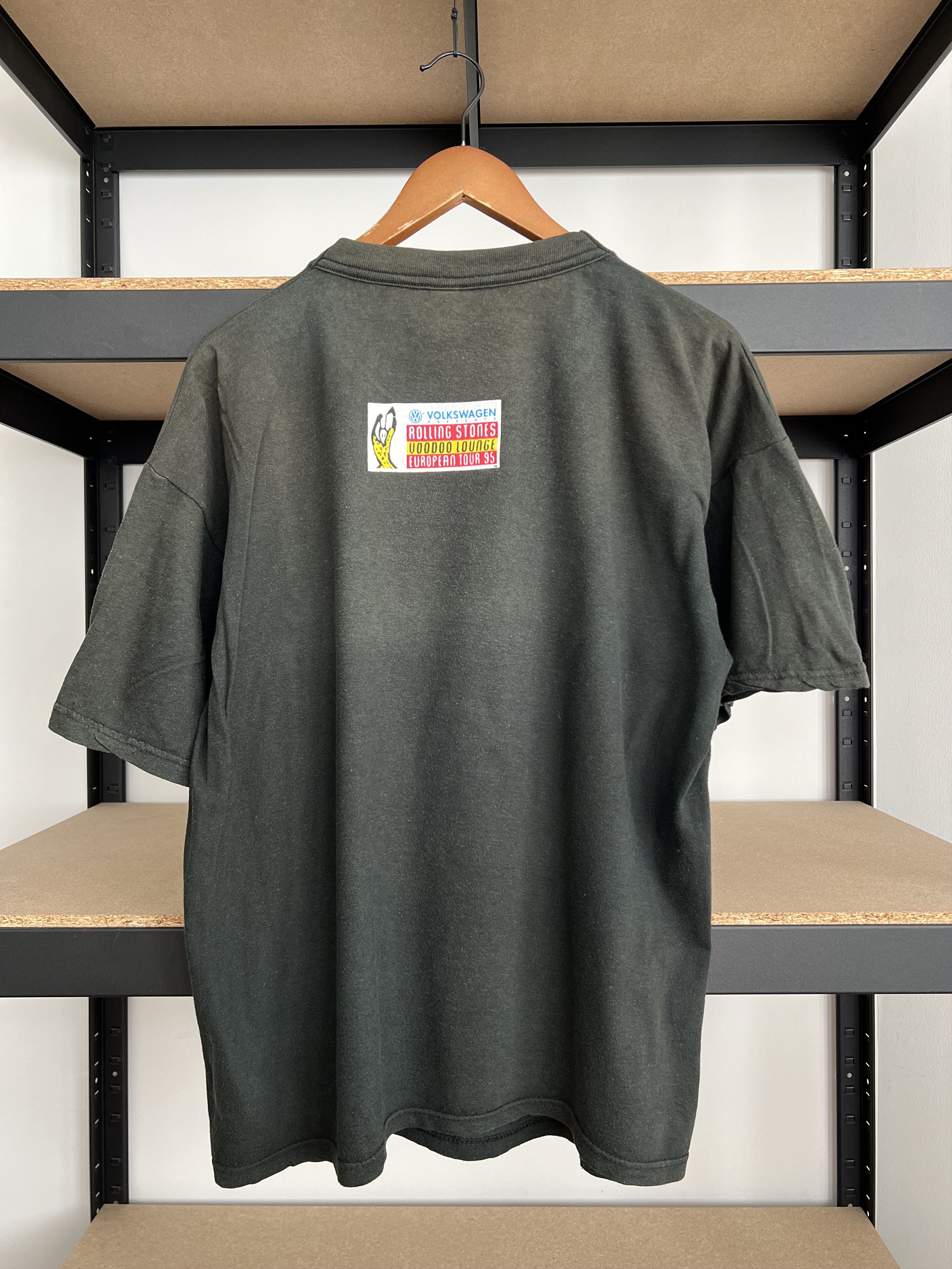 Band Tees Vintage 1995 The Rolling Stones Voodoo Lounge Black T-shirt Size US XL / EU 56 / 4 - 2 Thumbnail