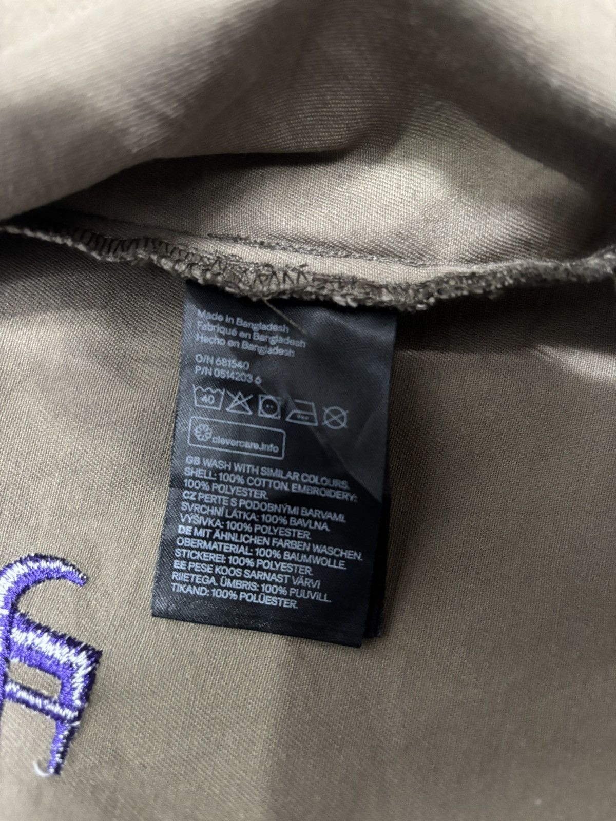 Divided × H&M VINTAGE CAMO PATTERN GOTHIC TEXT UTILITY JACKET CHROME STYLE Size US S / EU 44-46 / 1 - 14 Thumbnail
