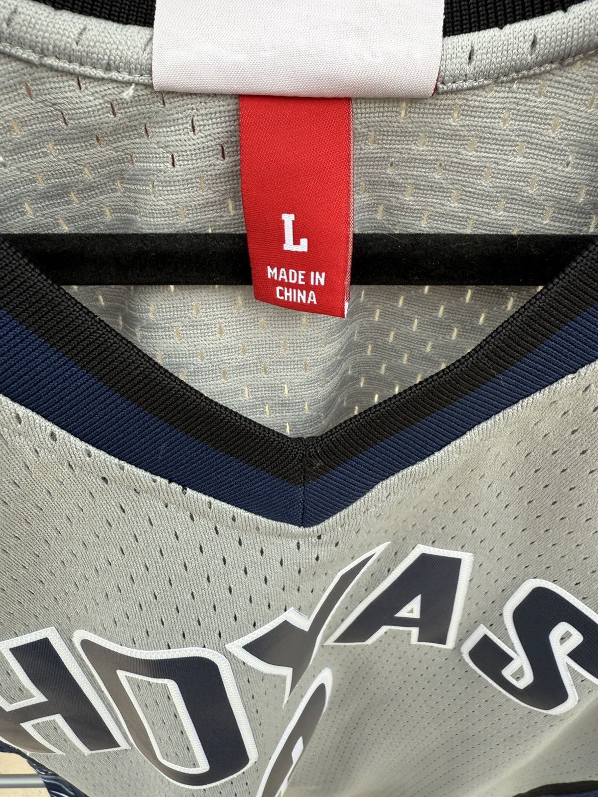 Mitchell & Ness Allen Iverson Georgetown Jersey Size US L / EU 52-54 / 3 - 3 Thumbnail