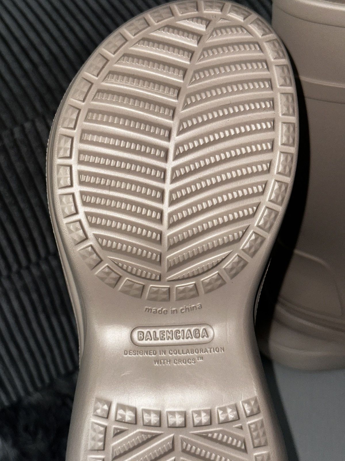 Balenciaga × Crocs Balenciaga Crocs Boota Size US 10 / IT 40 - 4 Thumbnail
