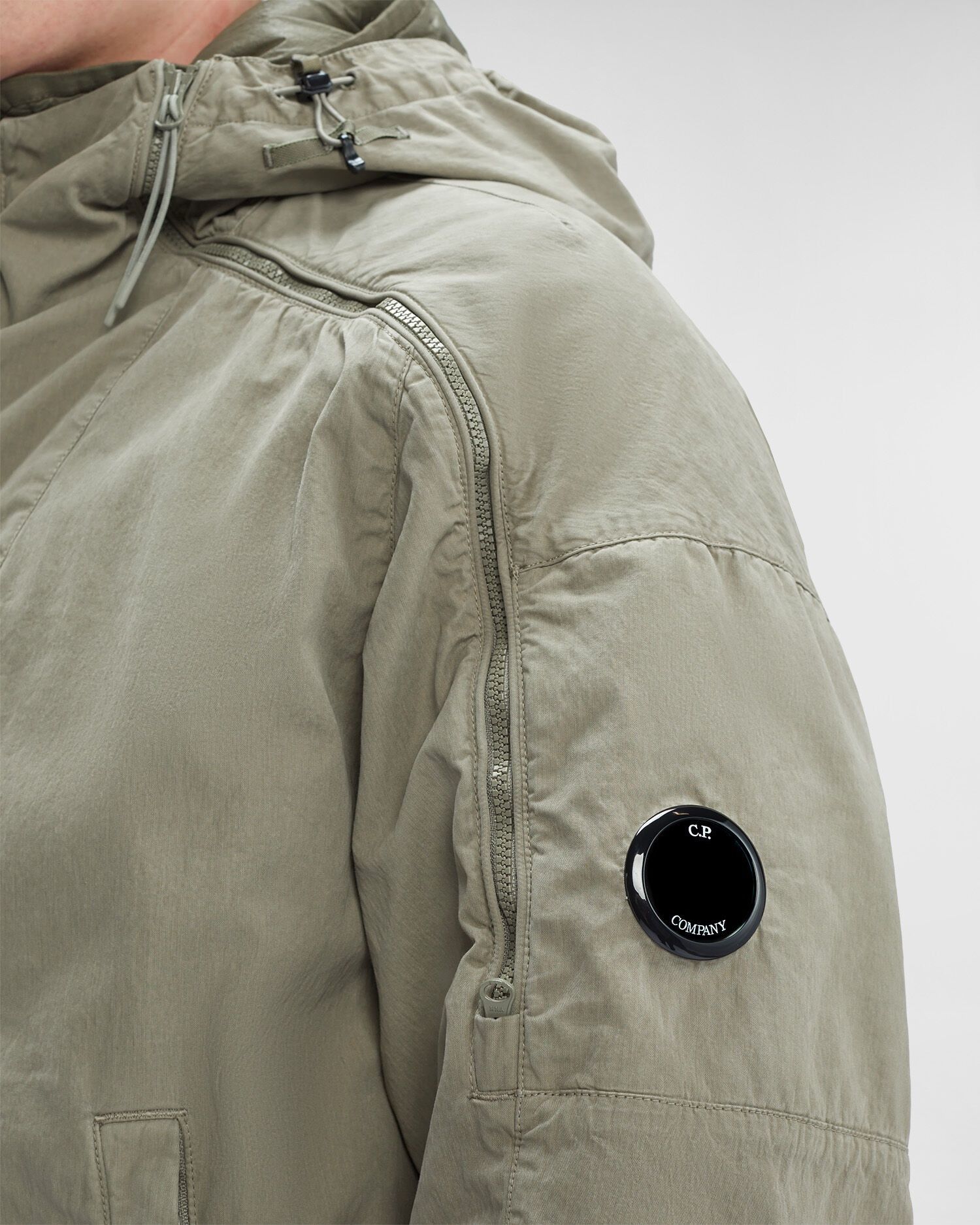 C.P. Company o1y1224 Logo Hooded Jacket in Sage Green Size US M / EU 48-50 / 2 - 5 Thumbnail