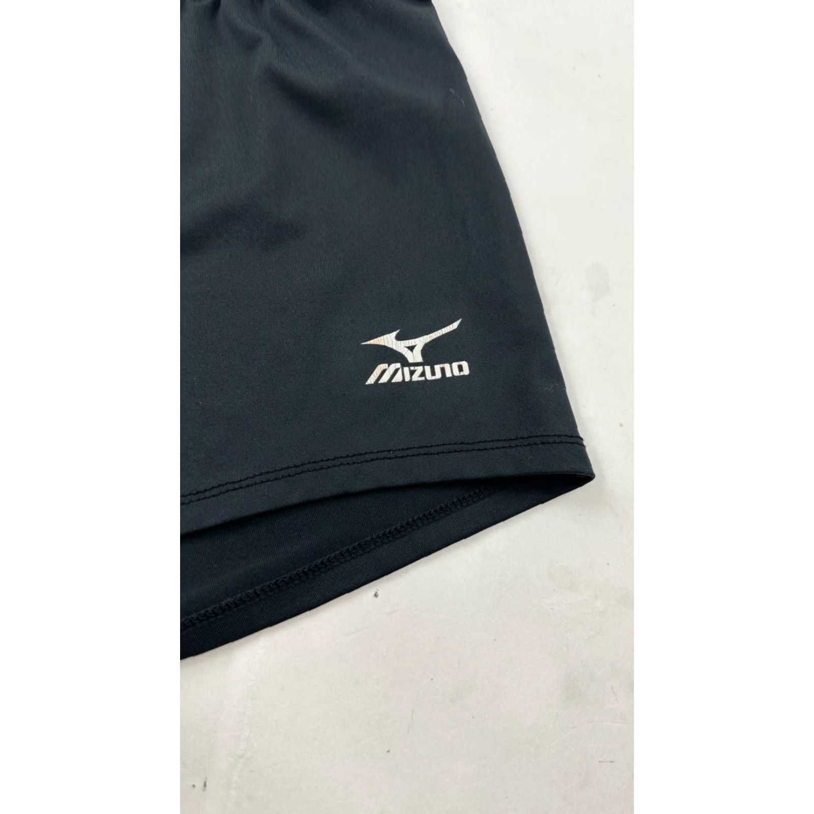 Mizuno Mizuno Shorts Women Medium Black Drylite Lightweight Performance Stretch Pull On Athletic Compression Gym & Training Running & Jogging 90s? Size 42" / US 20 - 2 Thumbnail