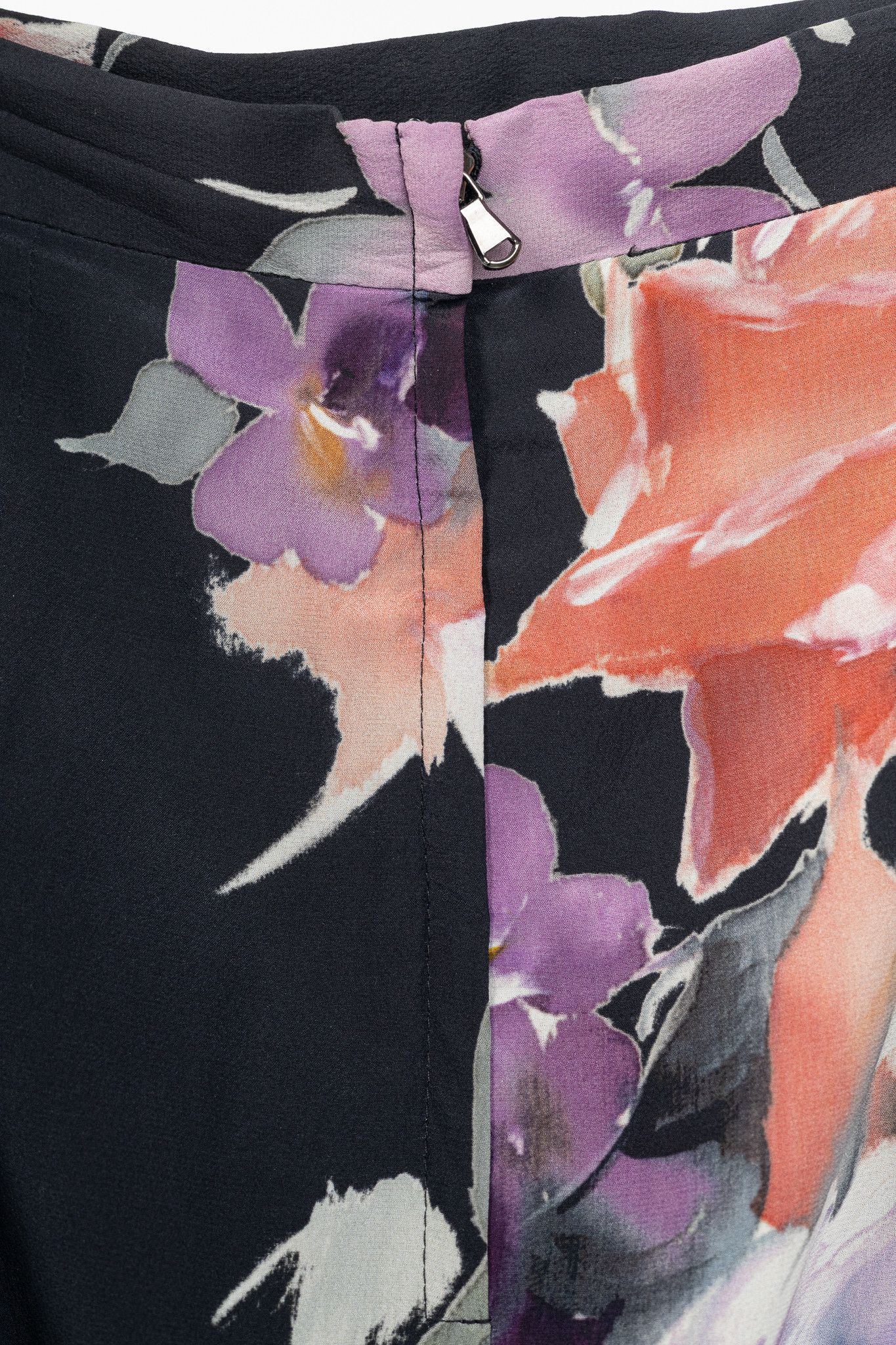 Dolce & Gabbana Dolce & Gabbana Black Floral Silk Pencil Skirt Size 30" / US 8 / IT 44 - 6 Thumbnail