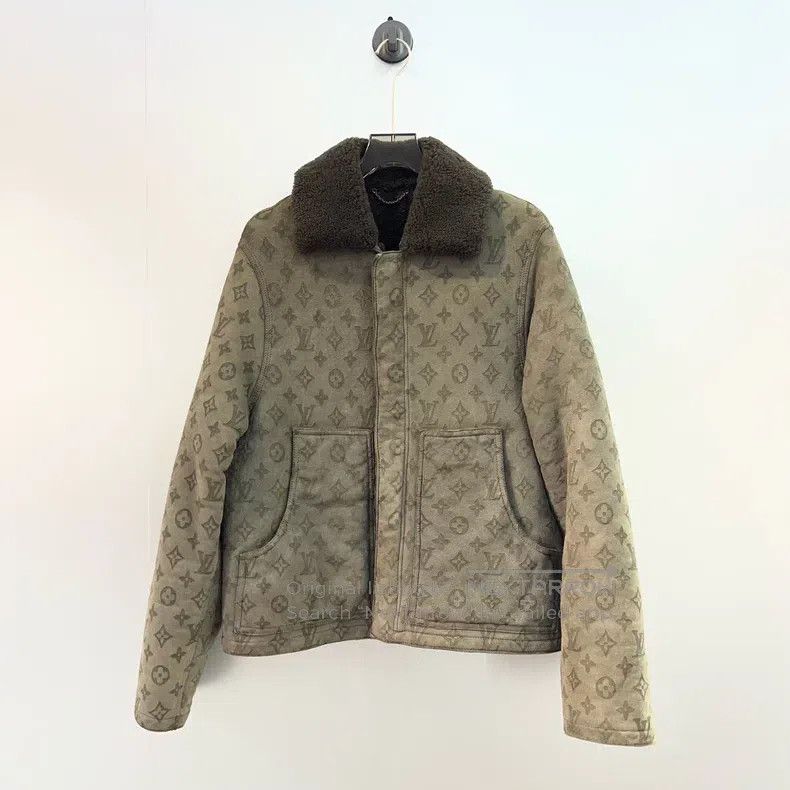 Louis Vuitton Louis Vuitton Old print embossed fur jacket Size US L / EU 52-54 / 3 - 1 Thumbnail