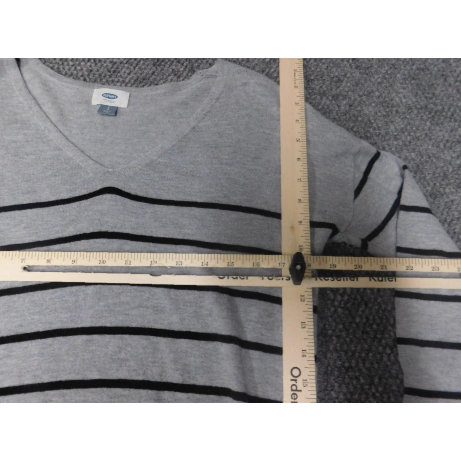 Old Navy Old Navy Womens Sweater Small Gray Striped Stretch Pullover Knit Puff Sleeve V-Neck Bow Button Size S / US 4 / IT 40 - 6 Thumbnail