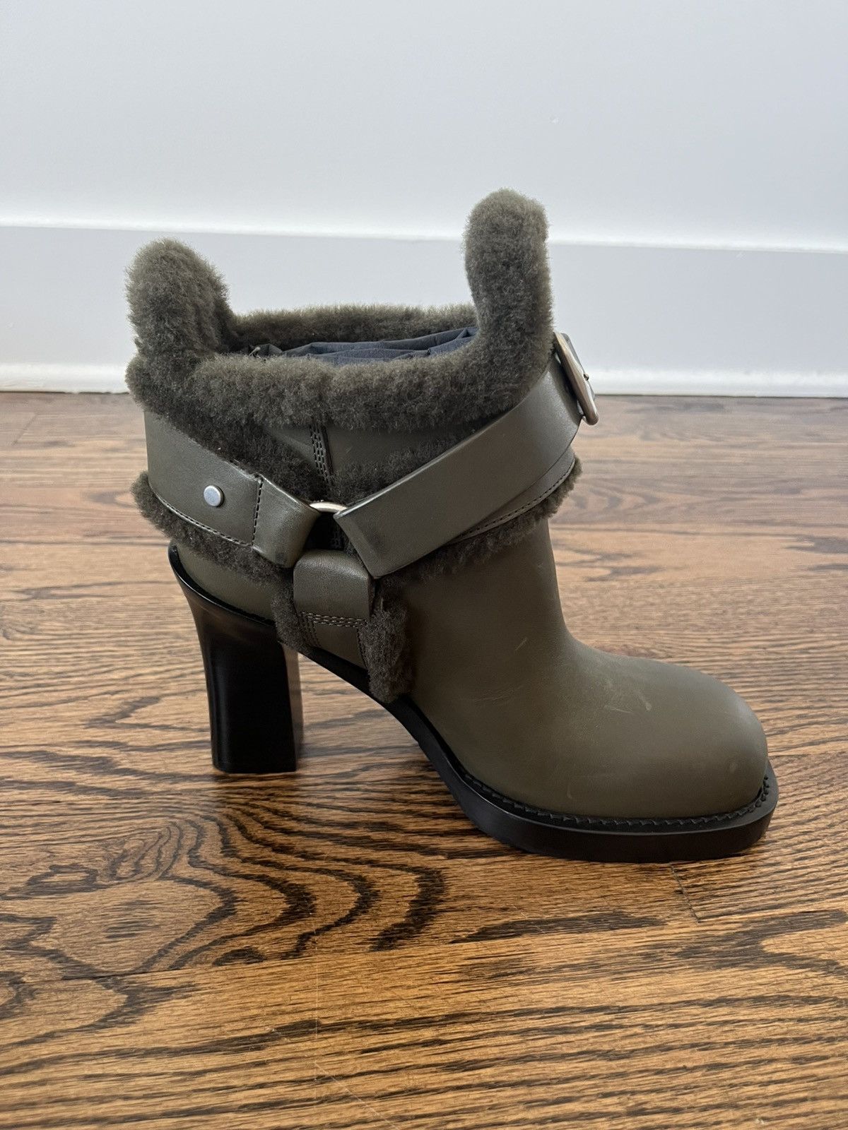 Burberry Burberry Leather and Shearling Cosy Stirrup Boots Size US 7 / IT 37 - 13 Thumbnail