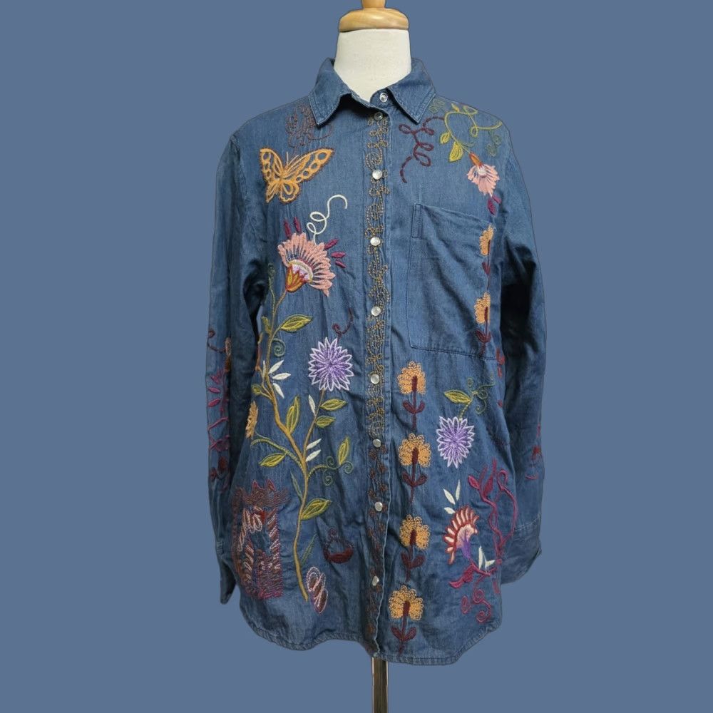 VINTAGE Johnny Was Toni Relaxed Denim Pocket Shirt Pearl Snap Embroidered Women's Medium