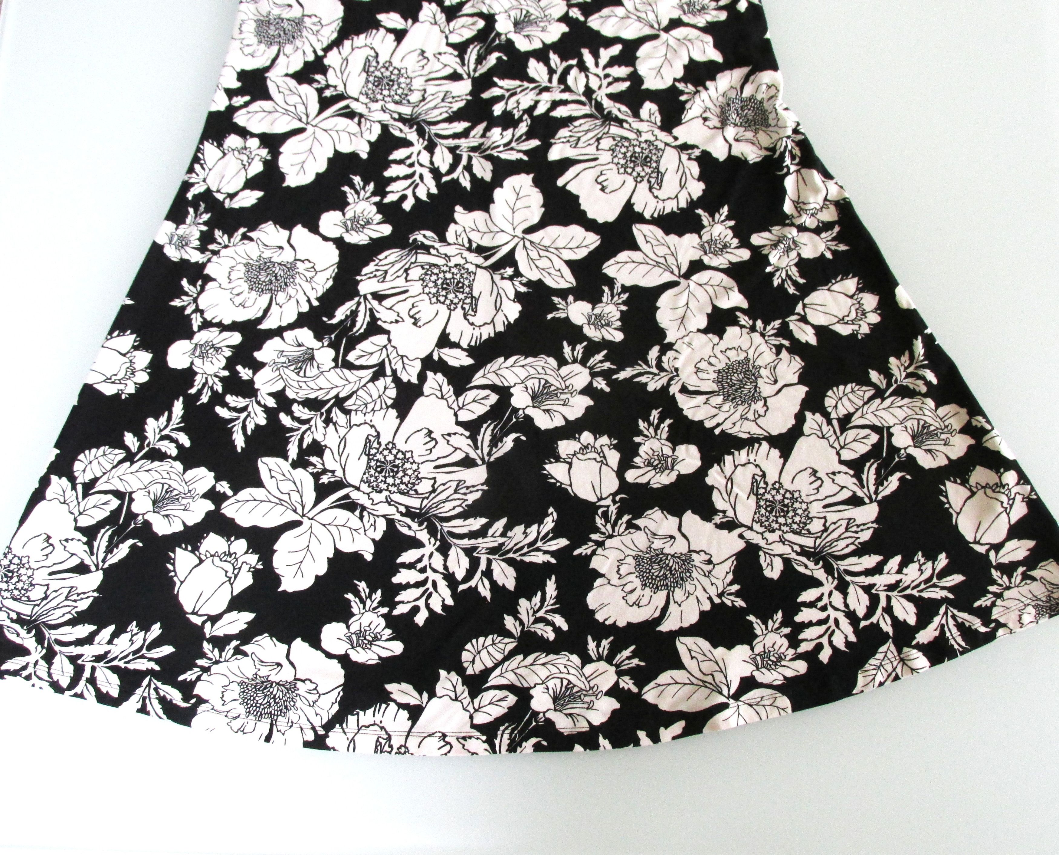 Old Navy Old Navy Lightweight Knit Sundress Size Small/Tall Size S / US 4 / IT 40 - 4 Thumbnail