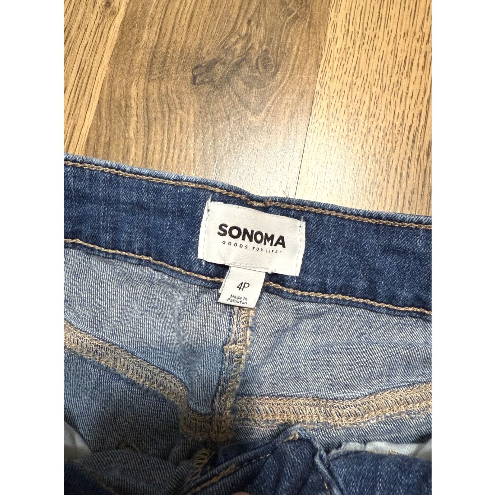 Vintage Sonoma Jeans Women 4P Blue Denim Capri Capri Jeans Pockets 5-Pocket Capris Cuffed Medium Wash 23.5 In Inseam Petites Womens Size 26" / US 2 / IT 38 - 4 Thumbnail