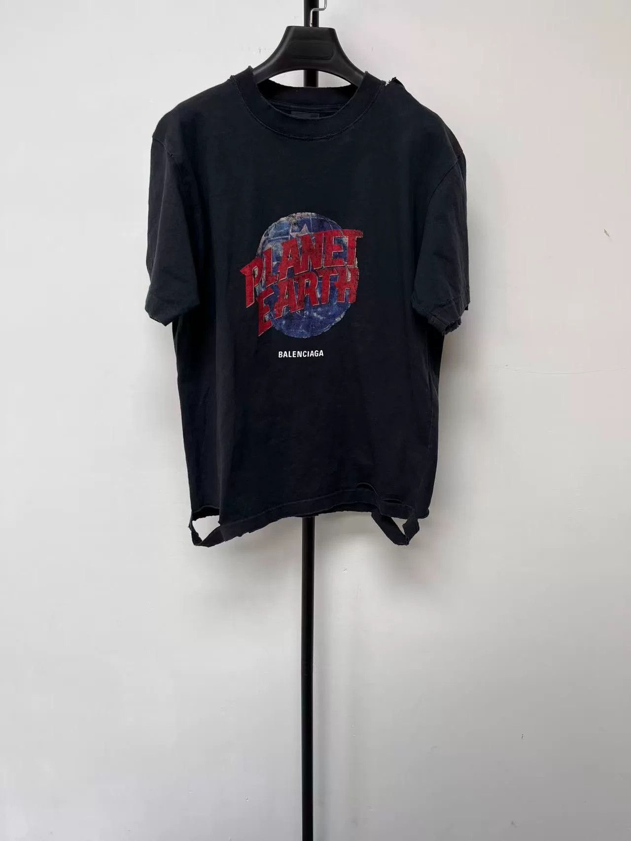 Balenciaga Balenciaga Printed Round Neck Distressed T-Shirt Size US M / EU 48-50 / 2 - 1 Thumbnail
