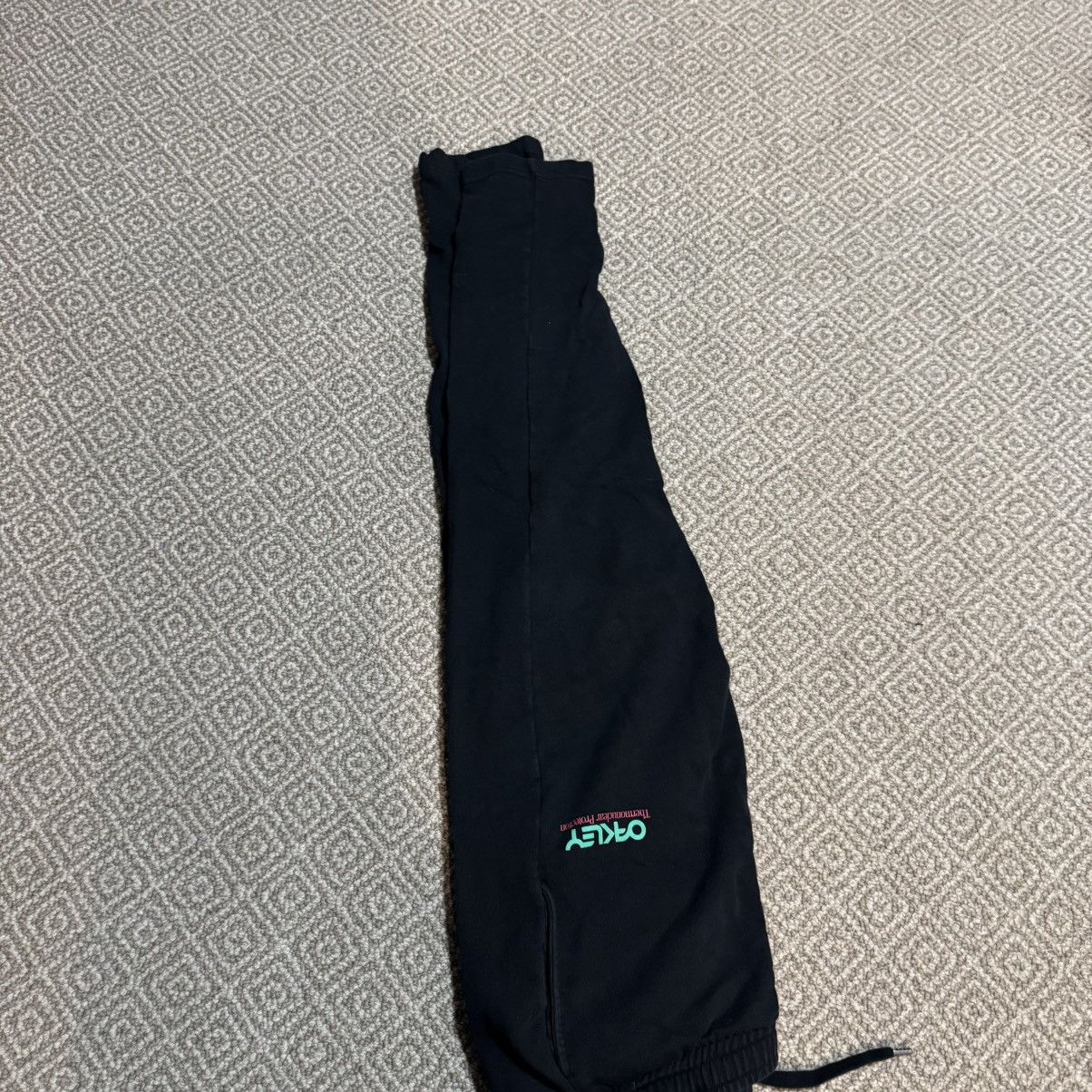 Oakley Rare Vintage Oakley Thermonuclear Protection sweats Size US 34 / EU 50 - 4 Thumbnail