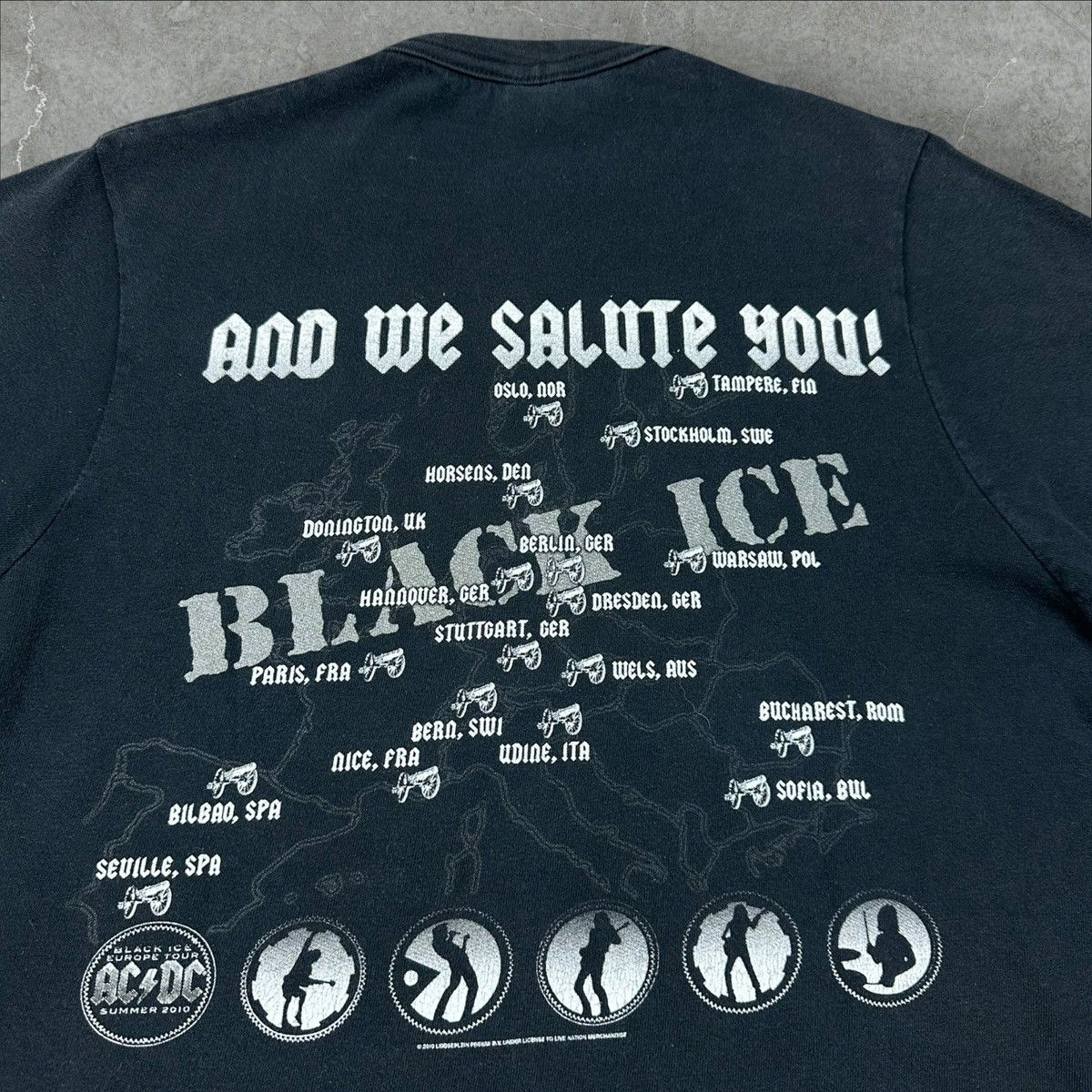 AC/DC × Band Tees × Vintage Vintage AC DC Back In Europe Black Ice 2010 Tour Band Tee Size US S / EU 44-46 / 1 - 7 Thumbnail