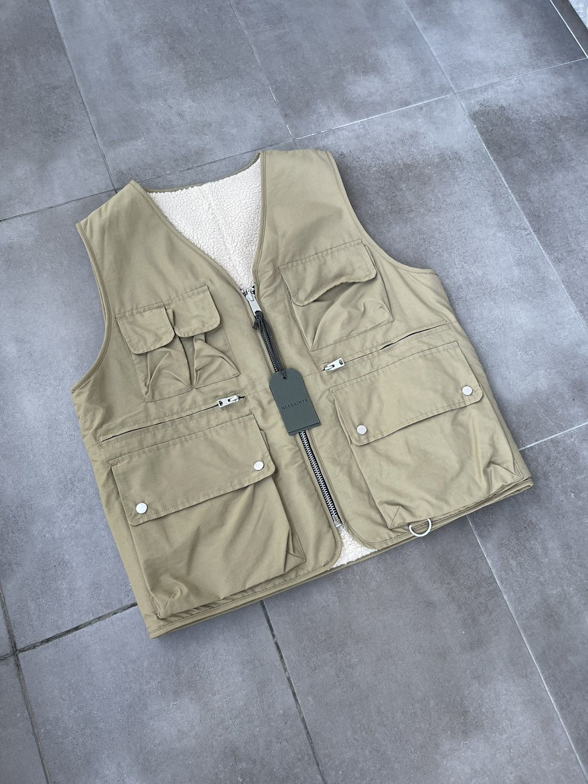 Allsaints !DS! SS23 Allsaints Vibo Reversible Technical Beige Vest Size US M / EU 48-50 / 2 - 9 Thumbnail