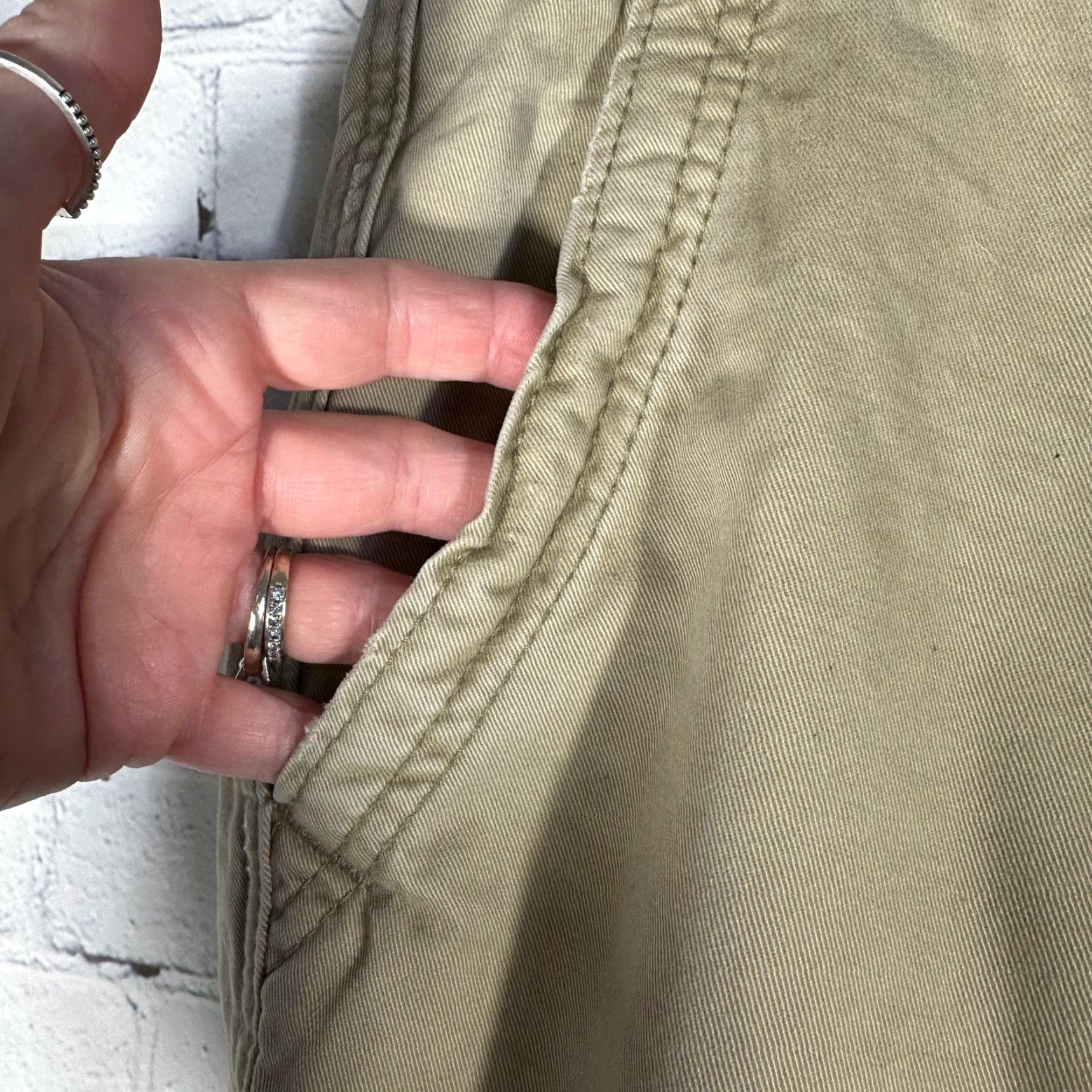 Abercrombie & Fitch Abercrombie & Fitch Mens Khaki Chino Shorts Tan 31 Cotton Twill Casual Beige Logo Pocket Slim 8in Inseam Size US 31 - 3 Thumbnail