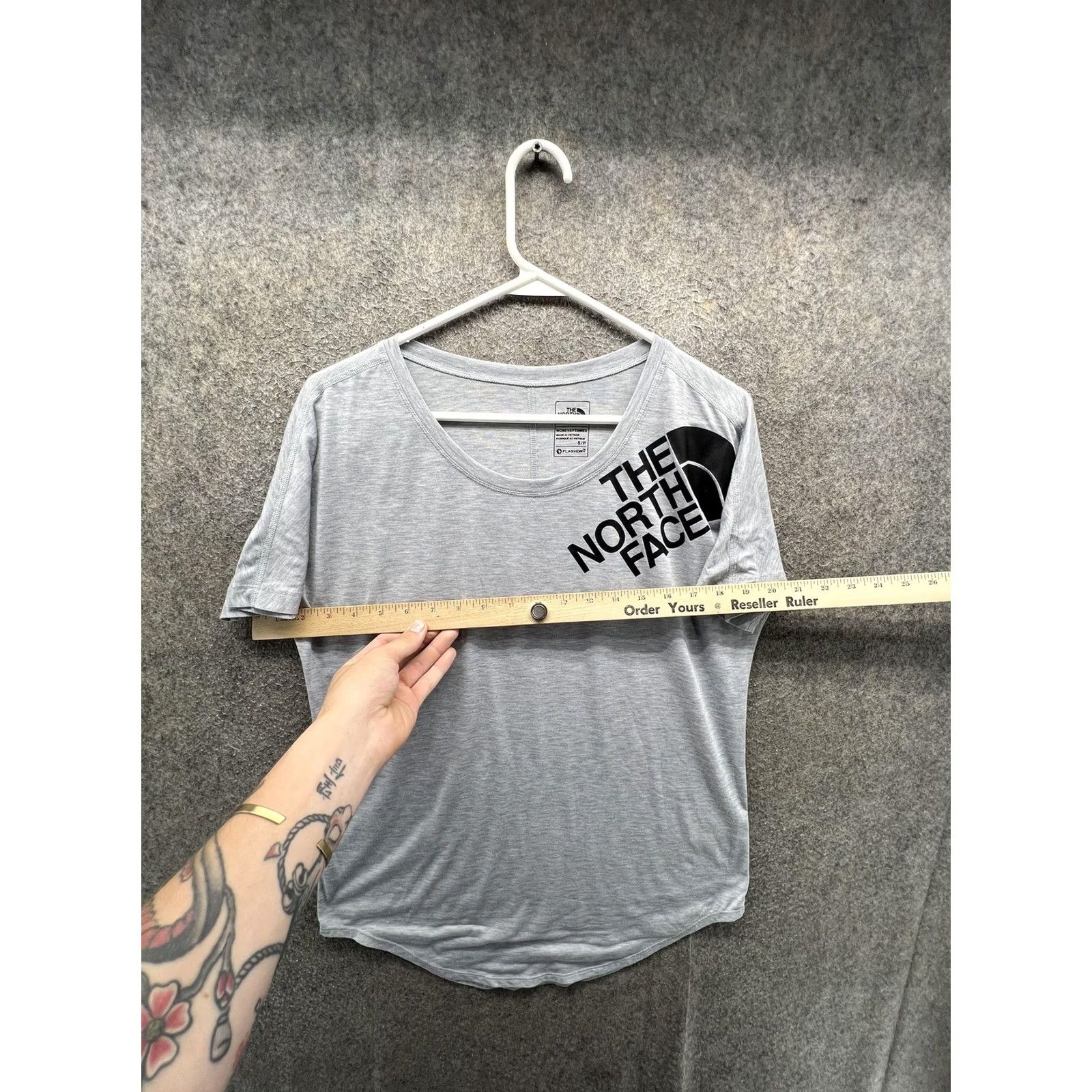 The North Face The North Face Shirt Womens Small Gray FlashDry Scoop Neck Short Sleeve Top Size S / US 4 / IT 40 - 6 Thumbnail