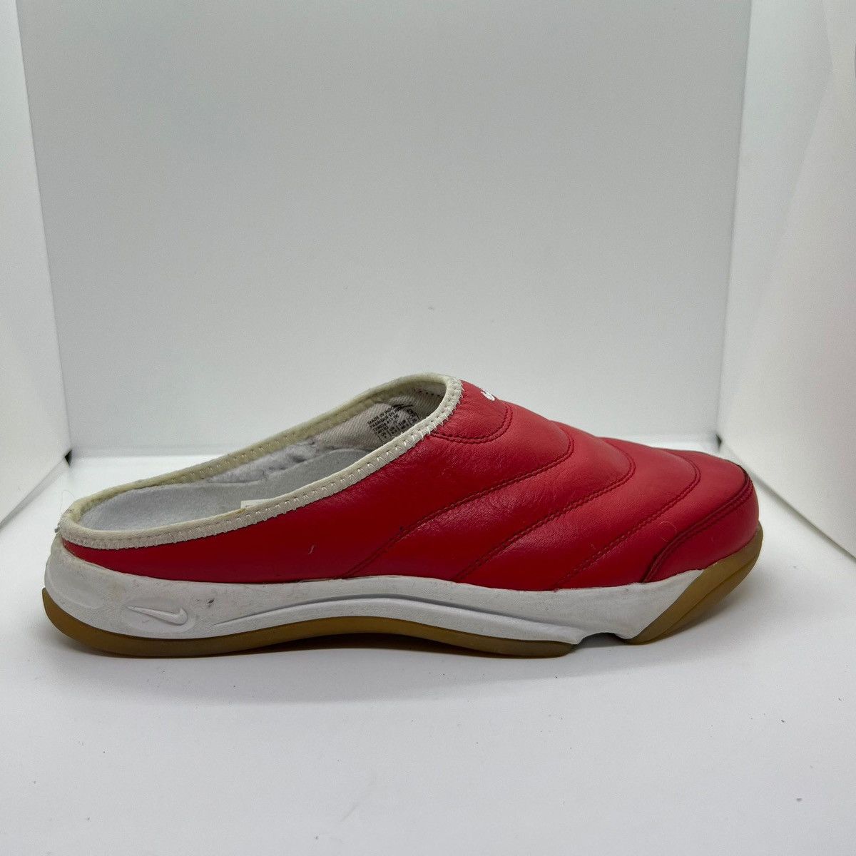 image of 2004 Vintage Nike Wmns Air Soc Moc Id (128026-611) Shoes in Red, Women's (Size 9)