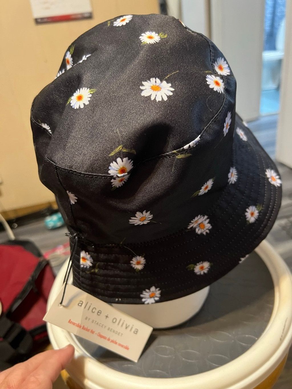 Alice + Olivia Women's Alice + Olivia Reversible Bucket Hat White Daisy Size ONE SIZE - 3 Thumbnail