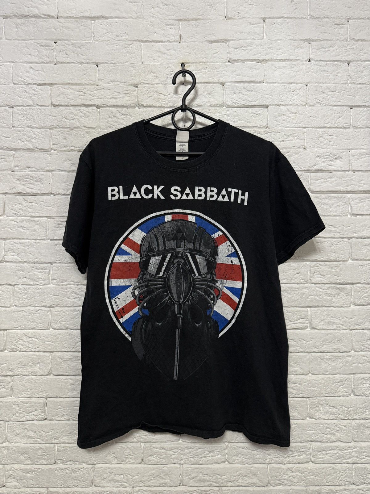 Gildan Black Sabbath UK Tour T-shirt 2013 Merch Band Tee Size US L / EU 52-54 / 3 - 1 Thumbnail