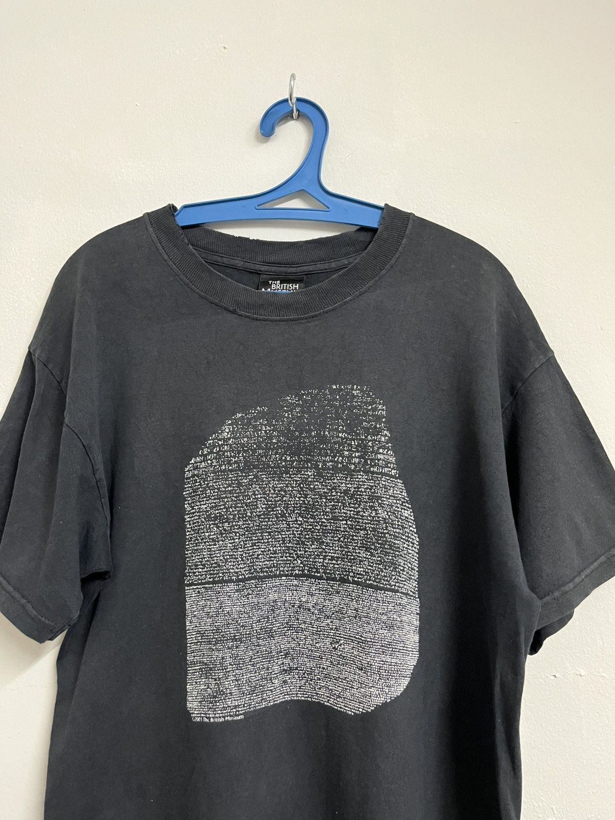 Museum of Peace and Quiet 💥SUNFADED💥 2001 Y2K The British Museum Tee Size US M / EU 48-50 / 2 - 2 Thumbnail