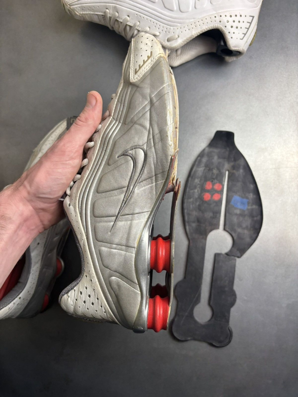 Nike × Vintage 2 Pairs OG 2001 Nike Shox R4 Vintage Nike Beater 104265 Size US 10.5 / EU 43-44 - 23 Thumbnail