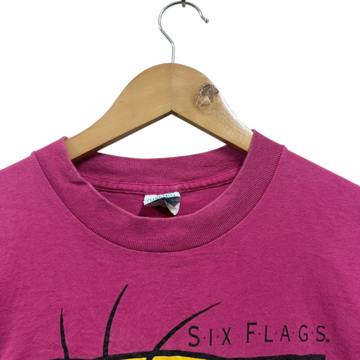 Cartoon Network Vintage Tweety Bird Six Flags Tshirt Size US M / EU 48-50 / 2 - 3 Thumbnail
