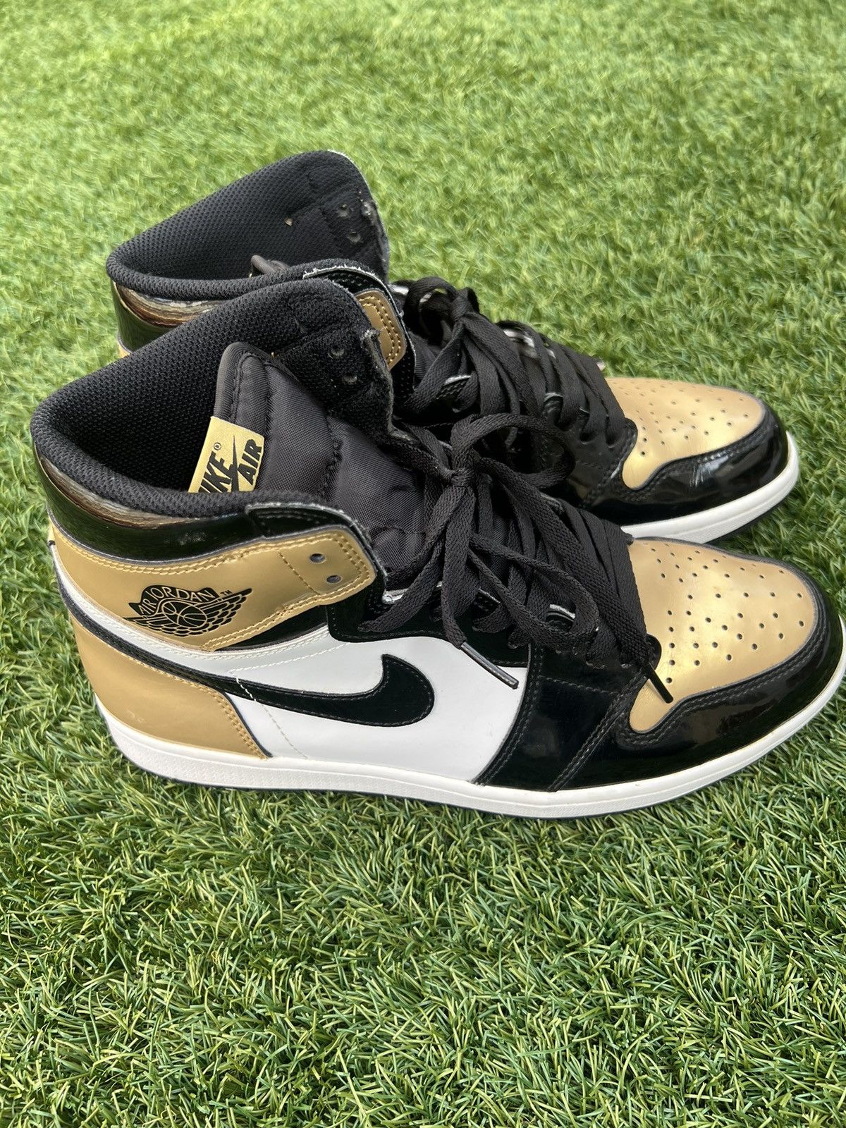 Jordan Brand Jordan 1 Patent Gold Toe Size US 10.5 / EU 43-44 - 7 Thumbnail